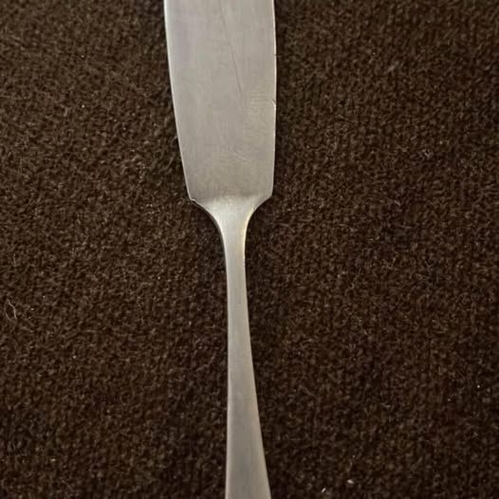 ButterKnife Spreader Celtic EPNS Silverplate Shell Pattern Antique England